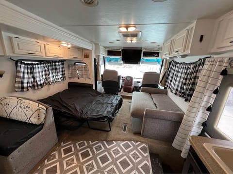 "Blessed" 2008 Damon Challenger 376 Motorhome Drivable vehicle in Tooele