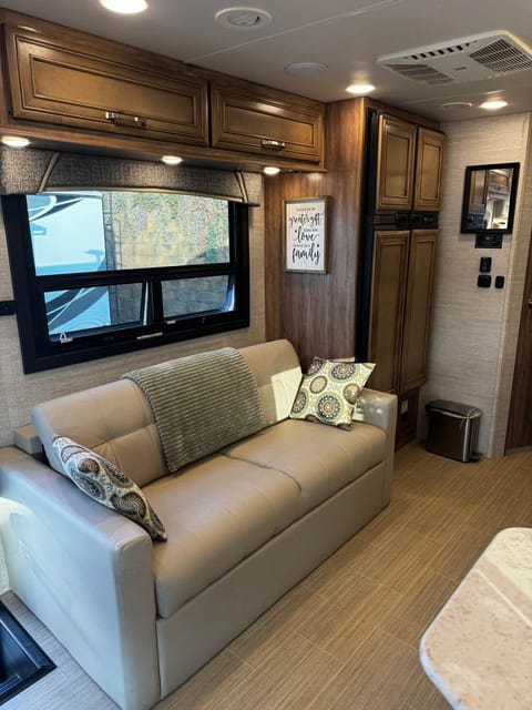 2021 Jayco Greyhawk Prestige 31FP Drivable vehicle in Lake Norman