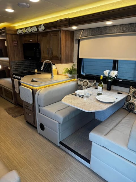 2021 Jayco Greyhawk Prestige 31FP Drivable vehicle in Lake Norman