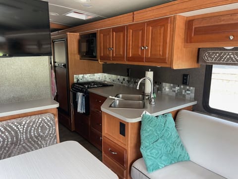 Winnebago Sunstar 29VE - Sleeps Up to 7 Drivable vehicle in Marietta