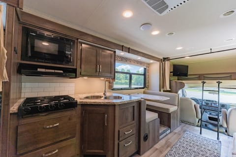 2019 JAYCO GREYHAWK- GLAMPING HEAVEN! Drivable vehicle in Hermitage