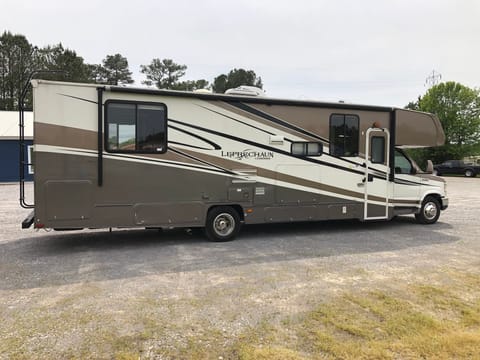 Lucky Charm’s Pet Friendly RV Drivable vehicle in Heber City