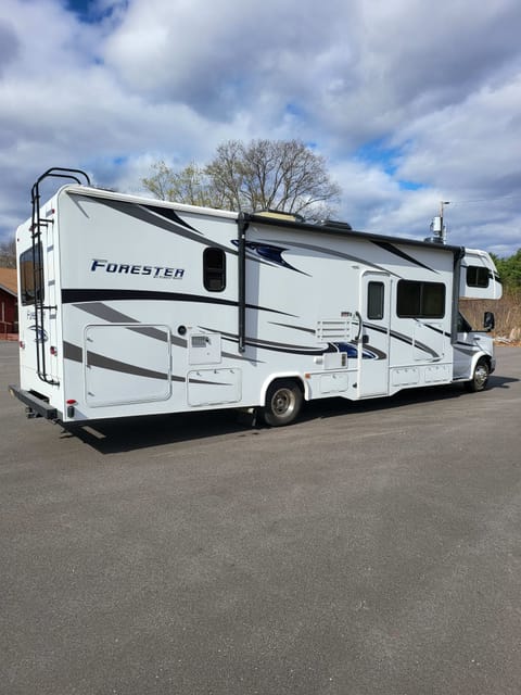 Traveleaze is a 2019 Forest River 31' smart RV Drivable vehicle in Derry