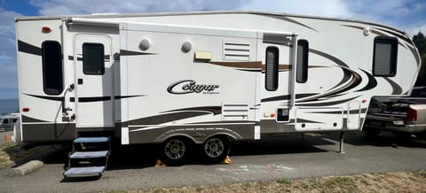 2013 Keystone RV Cougar 280RLS Towable trailer in Port Angeles