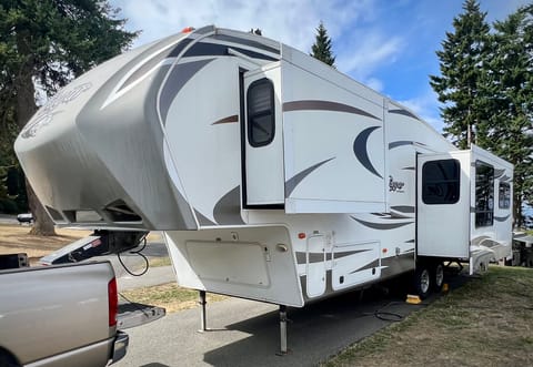 2013 Keystone RV Cougar 280RLS Towable trailer in Port Angeles