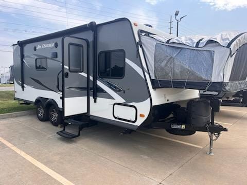 2016 Jayco Jay Feather X23B Towable trailer in OFallon