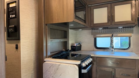 2021 Thor Motor Coach Freedom Elite 30FE Drivable vehicle in Sioux Falls