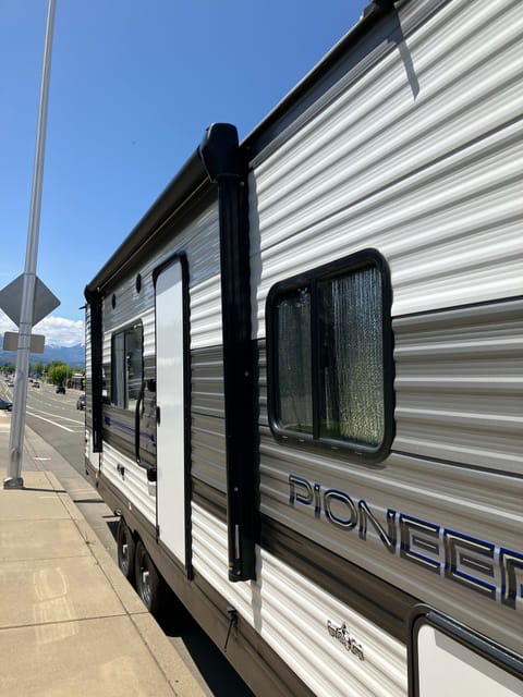 BEAUTIFUL PIONEER Travel Trailer- SLEEP UP TO 8! Towable trailer in Pacific Beach