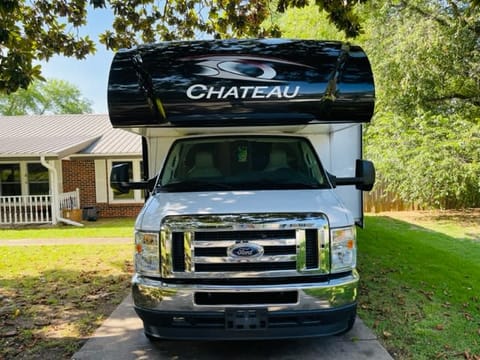 2022 Thor Motor Coach Chateau 31EV Drivable vehicle in Fort Smith