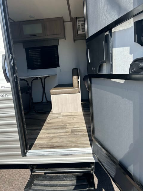 2023 Coleman 17B in San Tan Valley, AZ Towable trailer in San Tan Valley