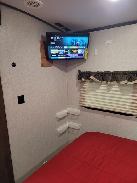 2020 Keystone RV Cougar 29 BHS Towable trailer in Stroud Township