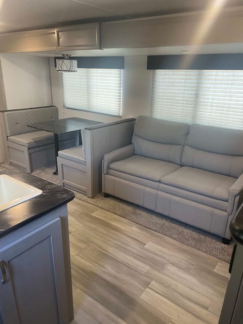 Lightweight Family Friendly Trailer Remorque tractable in Tulare