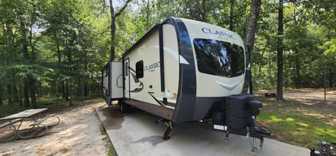 2020 Flagstaff Classic, Couples Retreat on Wheels Towable trailer in Lake Livingston