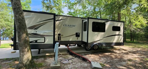 2020 Flagstaff Classic, Couples Retreat on Wheels Towable trailer in Lake Livingston