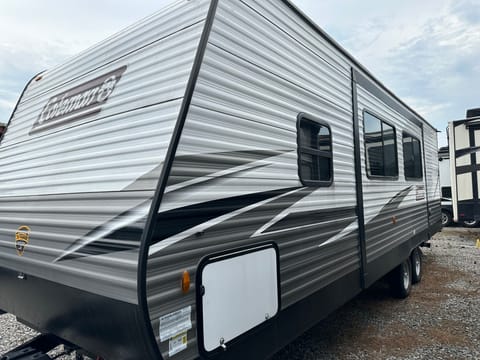 Relaxing and Inviting 30’ Coleman 262BH Rimorchio trainabile in Conway