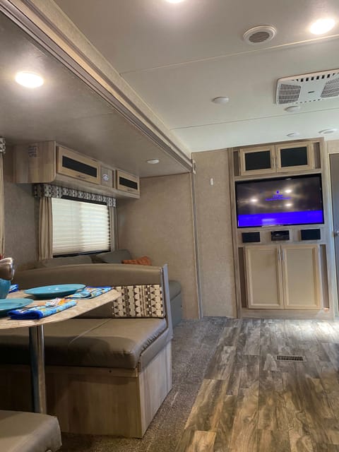 2019 30'Coachman Catalina, Discover Your Adventure Towable trailer in Bay Pines