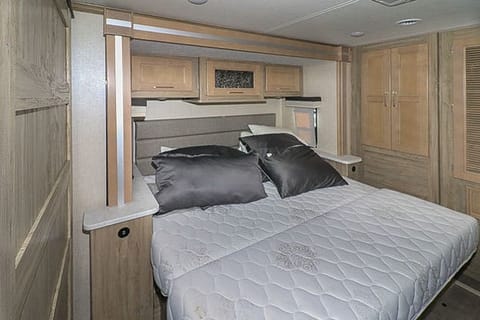 2020 Coachmen RV Sportscoach SRS RD 366BH Drivable vehicle in Seattle