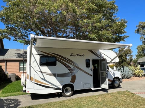 2019 Thor Motor Coach Four Winds 22E Drivable vehicle in El Monte
