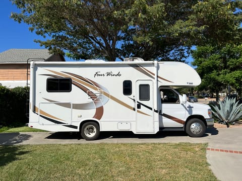 2019 Thor Motor Coach Four Winds 22E Drivable vehicle in El Monte