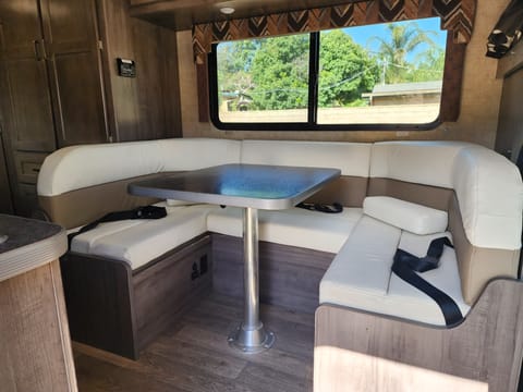 Caribbean! Quick Response - 24ft Winnebago Drivable vehicle in Sun Valley