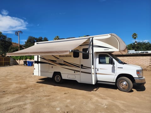 Caribbean! Quick Response - 24ft Winnebago Drivable vehicle in Sun Valley