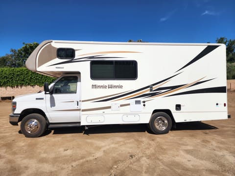 Caribbean! Quick Response - 24ft Winnebago Drivable vehicle in Sun Valley