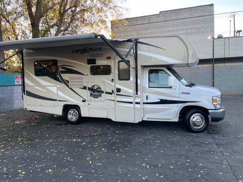 2015 Coachmen RV Leprechaun 220QB Ford 350 Drivable vehicle in Canoga Park