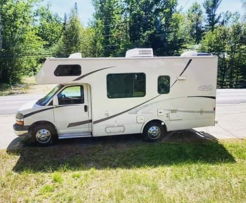 2003 R-Vision Trail Lite 21RB Drivable vehicle in Edgecomb