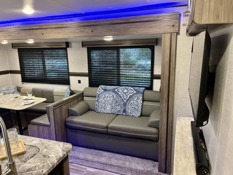 New and Affordable Travel Trailer Towable trailer in Port Saint Lucie
