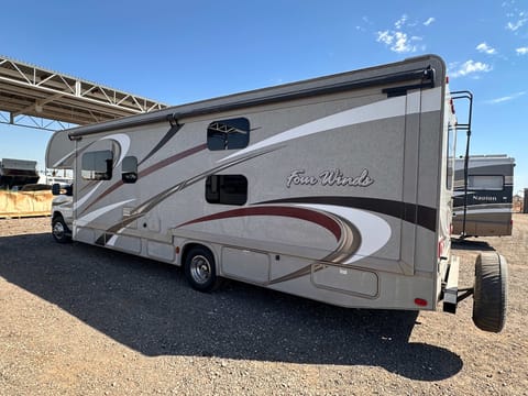 2016 Thor Four Winds E31 Drivable vehicle in Laveen Village