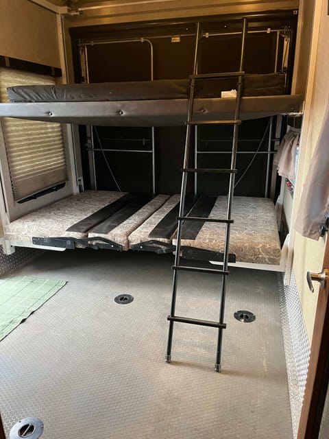 Grizzly Hideaway Towable trailer in Ruidoso