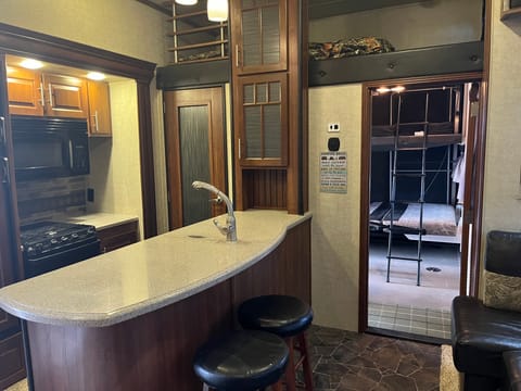 Grizzly Hideaway Towable trailer in Ruidoso