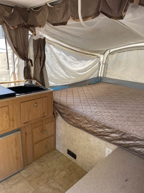 2008 Fleetwood Utah pop up trailer Towable trailer in Santa Rosa