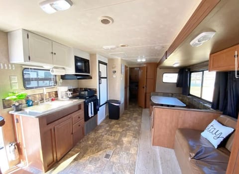2015 Palomino Canyon Cat 30DBSC Towable trailer in Plano