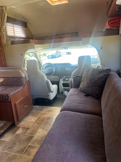 2016 Thor Motor Coach Four Winds 28H Drivable vehicle in Martinez