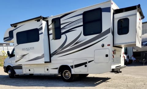 2019 Jayco Melbourne 24K Drivable vehicle in Kettering