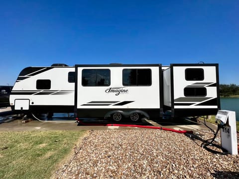 2021 IMAGINE 3250BH - Pet friendly Towable trailer in Clive