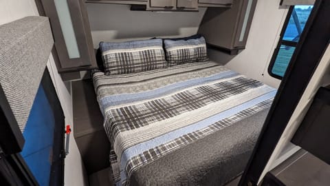 King Bed and Private Quad bunks  2022 Cruiser MPG Tráiler remolcable in Rigby