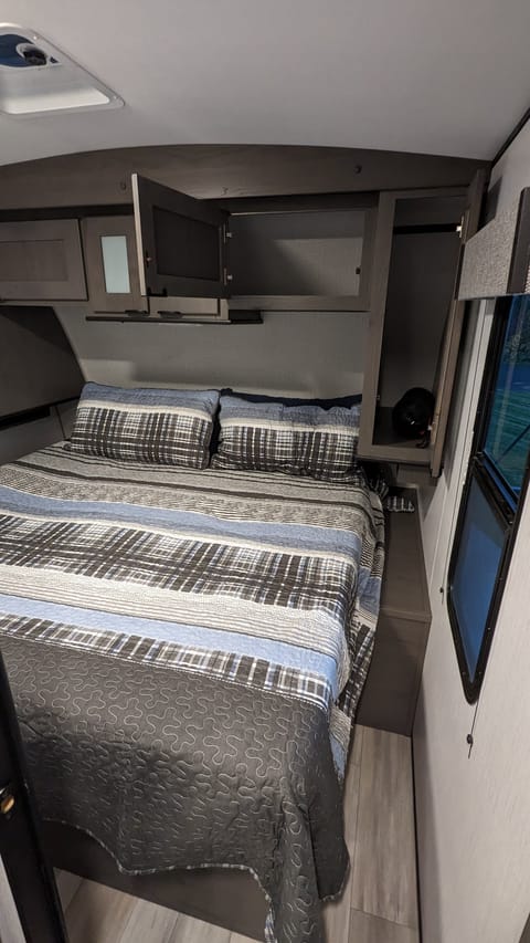 King Bed and Private Quad bunks  2022 Cruiser MPG Tráiler remolcable in Rigby