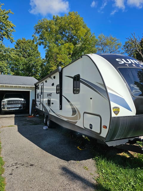 Enjoy a nice trip Towable trailer in Flint