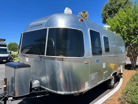 22FT AIRTSRREAM BAMBI with Solar & Lithium Towable trailer in Costa Mesa
