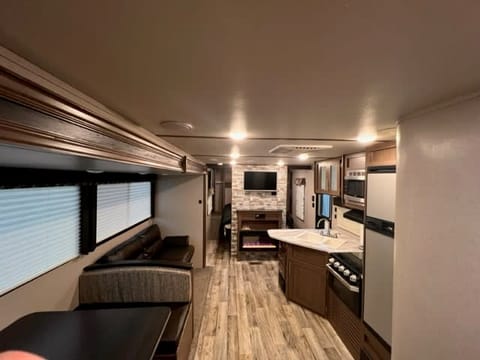 2020 Keystone Hideout 290LHS Sleeps 9 Towable trailer in Eden Isle