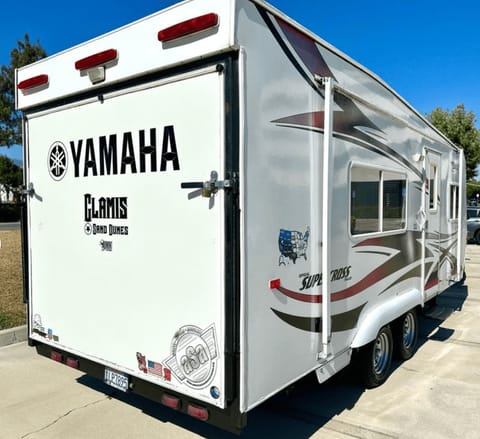 Easy To Tow- Toy Hauler Towable trailer in Rancho Cucamonga