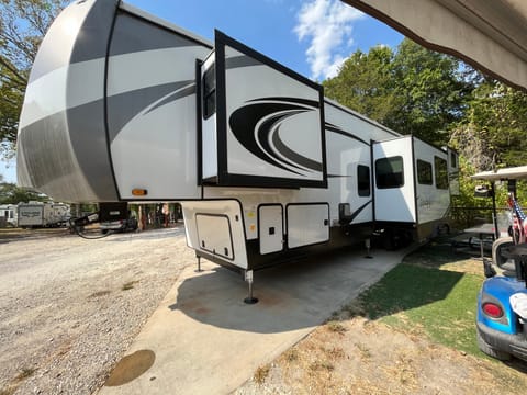 2022 Forest River Sandpiper WTX833 Towable trailer in Conroe