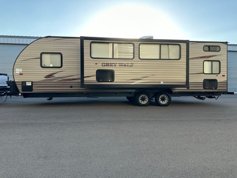 Cherokee Grey Wolf 26DBH Bunkhouse Tráiler remolcable in Pacific Beach