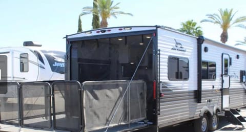 Pet Friendly Toyhauler Rental Towable trailer in Casa Grande