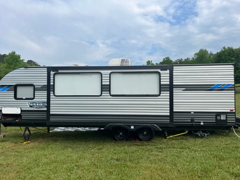 Memory Maker Bunkhouse for Family and Friends Towable trailer in Horse Shoe