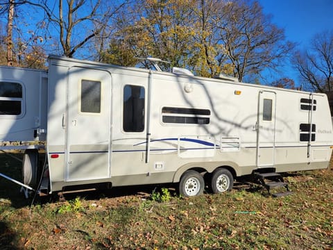 2005 Keystone RV Outback 28rsds Towable trailer in Philadelphia