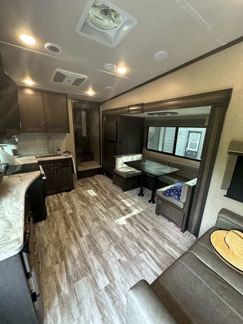 Newer Fifth Wheel with Bunks (Delivery Only) Towable trailer in Nipomo