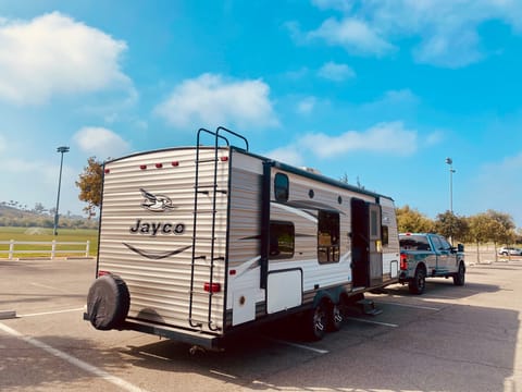 Lightweight Luxury: Perfect for Families of 10 Towable trailer in Orange